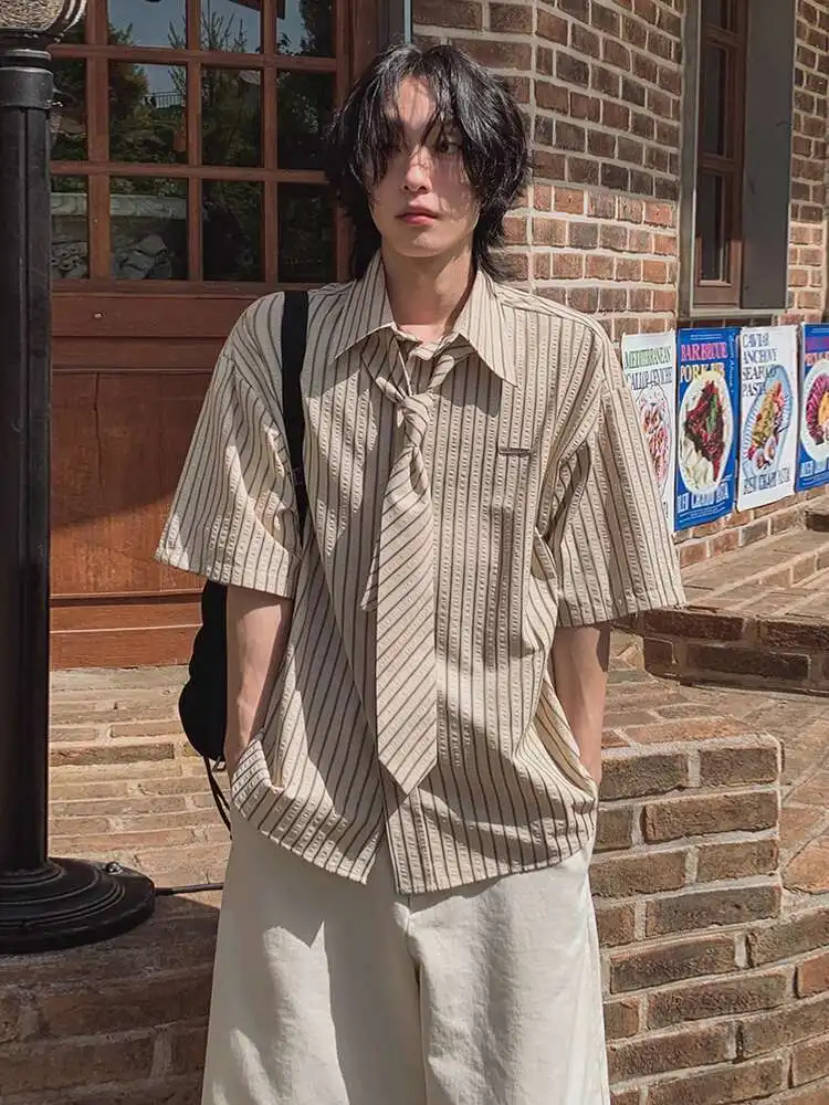SYUHGFA нишевый дизайн в японском стиле, мужские полосатые рубашки с лацканами и короткими рукавами, повседневные однобортные мужские футболки, новинка 2025, лето
SYUHGFA нишевый дизайн в японском стиле, мужские полосатые рубашки с лацканами и короткими рукавами, повседневные однобортные мужские футболки, новинка 2025, лето