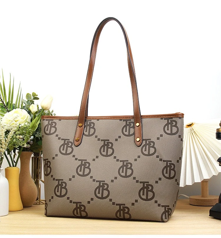 Новая сумка большой вместимости, темпераментная универсальная модная сумка, повседневная женская сумка с принтом в стиле ретро
Новая сумка большой вместимости, темпераментная универсальная модная сумка, повседневная женская сумка с принтом в стиле ретро