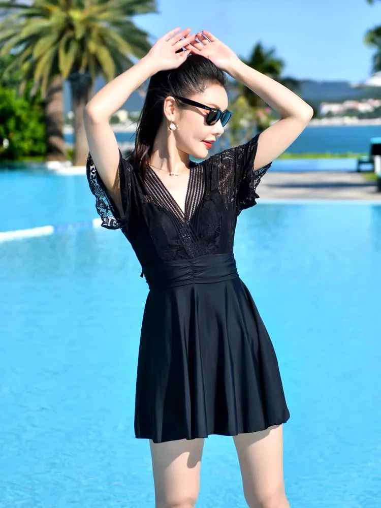 Large Size Women's One-Piece Swimsuit Conservatively Designed Thermal Spa Suitable High Waist Flattering Bla Swimwear
Large Size Women's One-Piece Swimsuit Conservatively Designed Thermal Spa Suitable High Waist Flattering Bla Swimwear