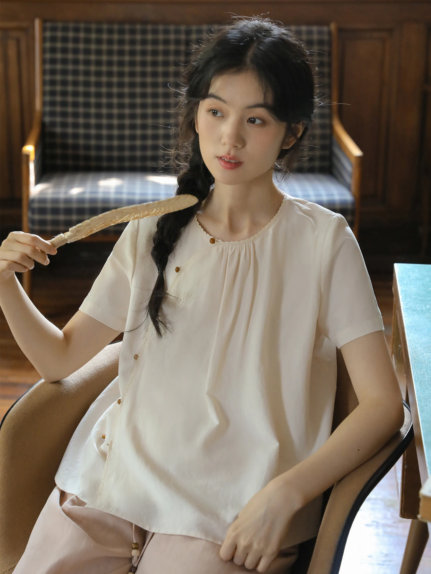 Nesoulum Chinese Sle ort Sve Silk Cotton Linen irt Women Summer Artistic Vintage Loose Top Embroidered Beige
Nesoulum Chinese Sle ort Sve Silk Cotton Linen irt Women Summer Artistic Vintage Loose Top Embroidered Beige