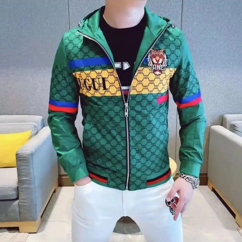 2025 модная брендовая мужская куртка с персонализированным тигровым принтом, легкая роскошная повседневная трендовая красивая тонкая куртка с капюшоном, верхняя одежда
2025 модная брендовая мужская куртка с персонализированным тигровым принтом, легкая роскошная повседневная трендовая красивая тонкая куртка с капюшоном, верхняя одежда
