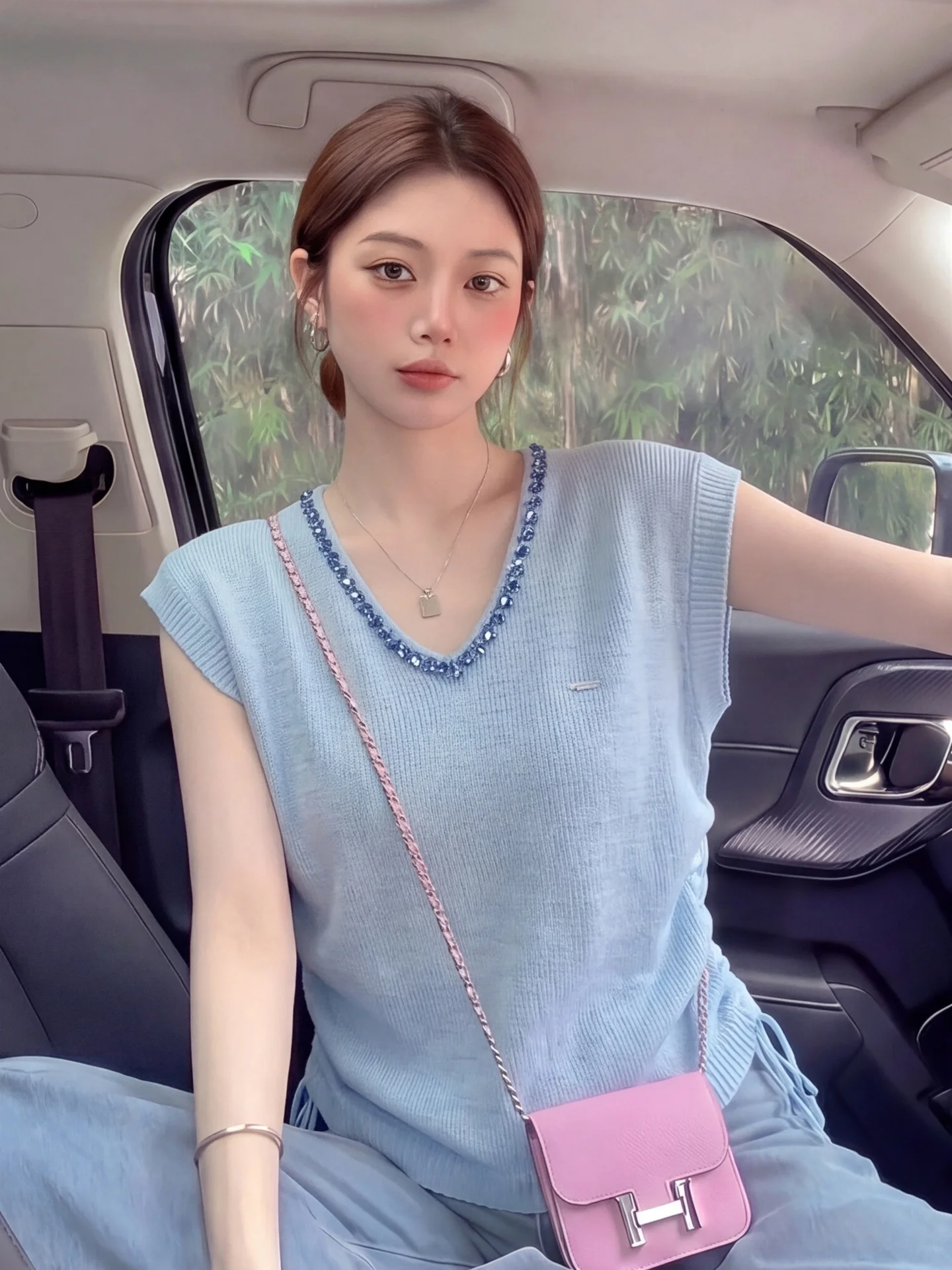 Korean Style Sweet Desire V-Neck Diamond Embedded Small Flying Sleeve Ice Silk Knitted Top Women Summer Drawstring Waist Slim...
Korean Style Sweet Desire V-Neck Diamond Embedded Small Flying Sleeve Ice Silk Knitted Top Women Summer Drawstring Waist Slim...