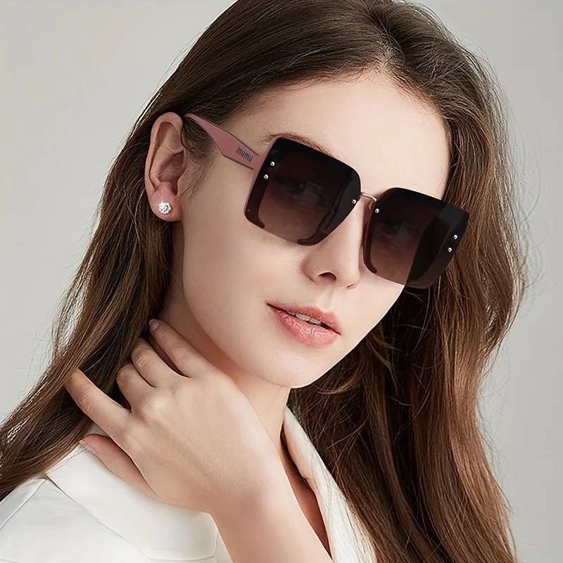 1pcs New high-end INS style retro gradient colored sunglasses that can be worn for women, fashionable UV resistant sunglasses
1pcs New high-end INS style retro gradient colored sunglasses that can be worn for women, fashionable UV resistant sunglasses