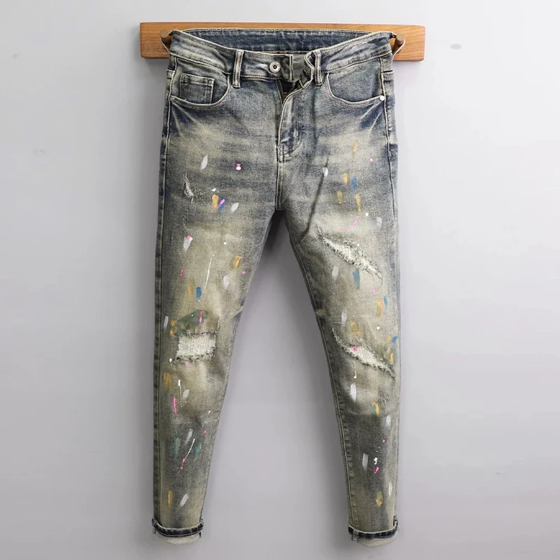 Fashionable new men's jeans with painted scratches, washed water, nostalgic stretch, slim fit, light blue jeans, designer retro
Fashionable new men's jeans with painted scratches, washed water, nostalgic stretch, slim fit, light blue jeans, designer retro