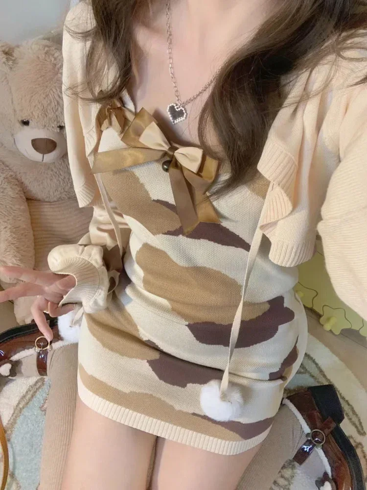 Two Pieces Set Women Long Sleeve Knitted Cardigan + Sleeveless Strapless Printed Bow Patch Mini Dress 2024 Korean Fashion Y2k
Two Pieces Set Women Long Sleeve Knitted Cardigan + Sleeveless Strapless Printed Bow Patch Mini Dress 2024 Korean Fashion Y2k