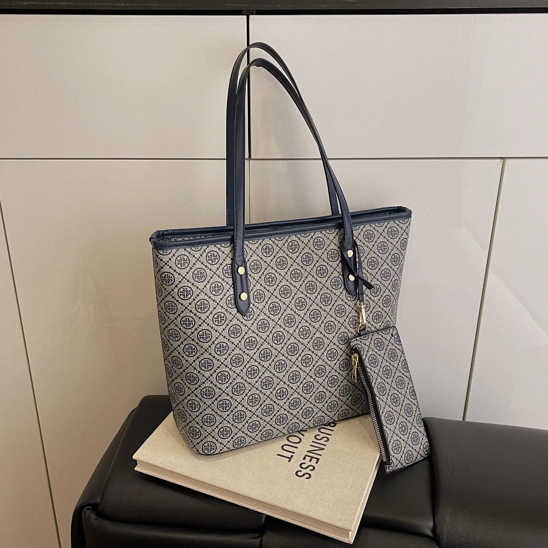 2025 Checkered Print Tote Bag Set: Spacious Mother-Daughter Shopper Bag, Vintage Shoulder Purse for Vacation & Campus
2025 Checkered Print Tote Bag Set: Spacious Mother-Daughter Shopper Bag, Vintage Shoulder Purse for Vacation & Campus