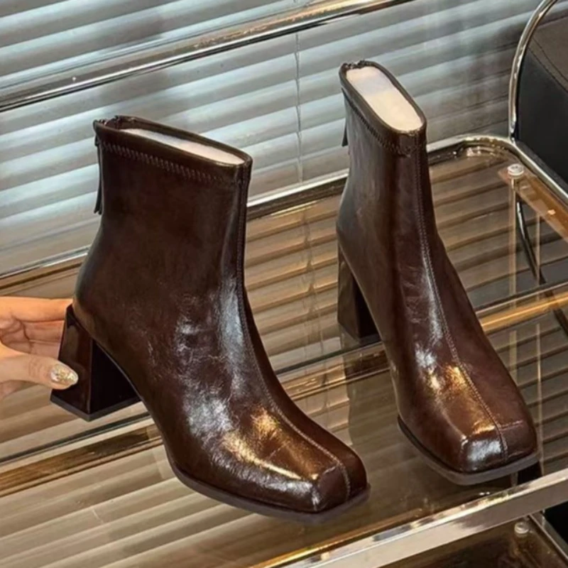 Зимние женские ботильоны на высоком каблуке, модная обувь с квадратным носком, элегантные зимние ботинки на массивном каблуке 2024, роскошные туфли-лодочки Mujer Chelsea Botas
Зимние женские ботильоны на высоком каблуке, модная обувь с квадратным носком, элегантные зимние ботинки на массивном каблуке 2024, роскошные туфли-лодочки Mujer Chelsea Botas