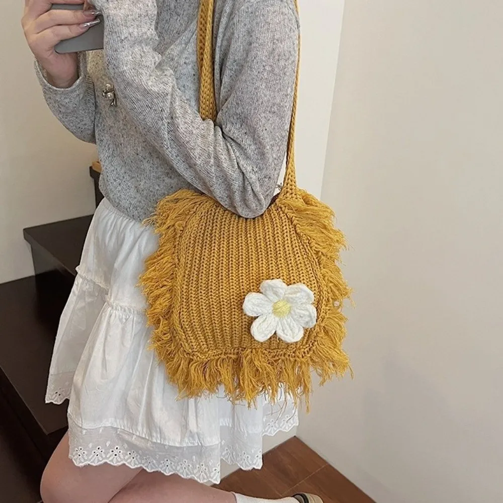 Casual Flower Knitted Shoulder Bag Solid Color Large Capacity Crochet Tote Bag Korean Style Hollow Woven Handbag Vacation
Casual Flower Knitted Shoulder Bag Solid Color Large Capacity Crochet Tote Bag Korean Style Hollow Woven Handbag Vacation