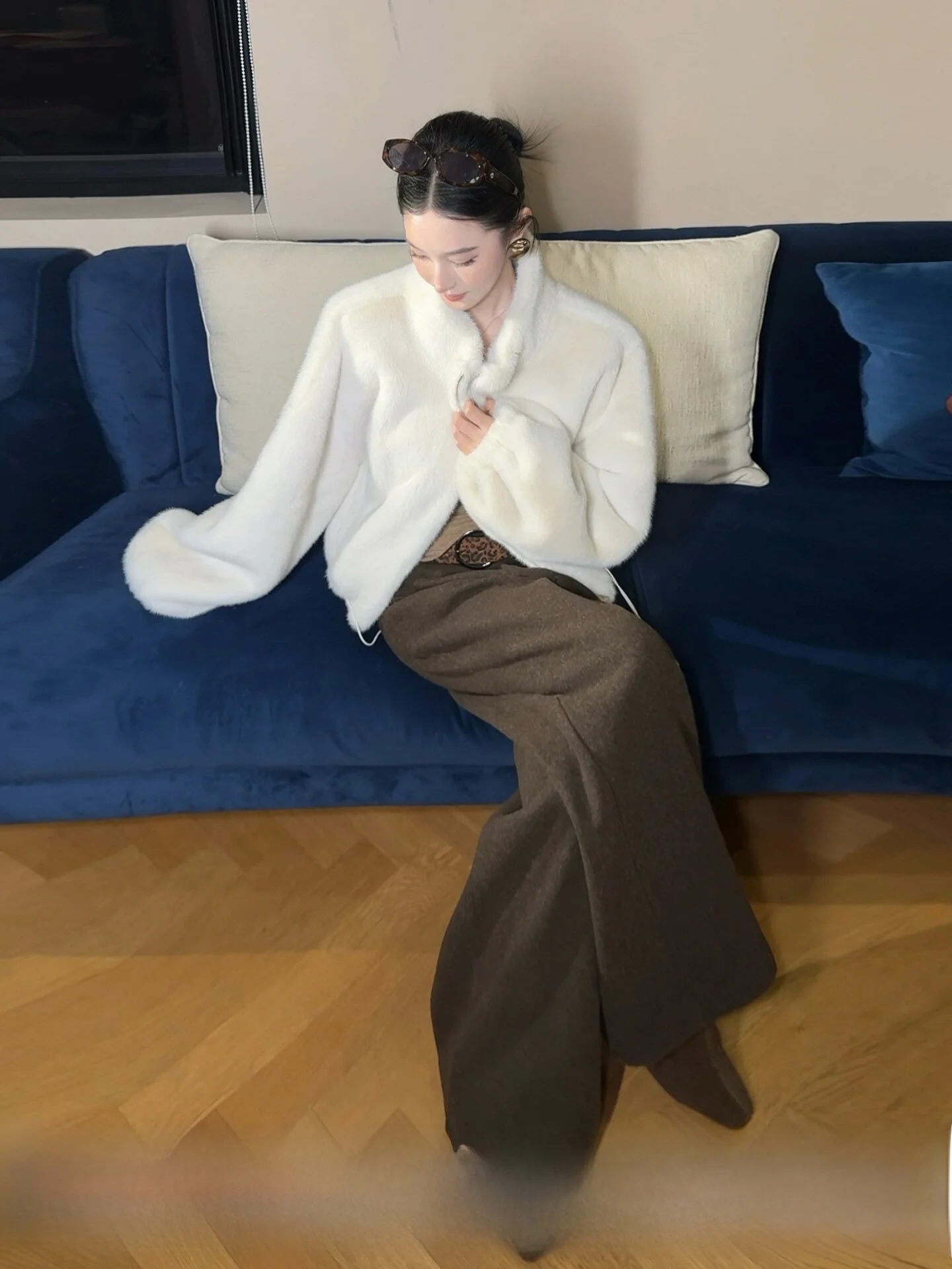 Alin Iceland Legend Imitation Mink Fur Jacket Short Stand Collar Young Style Women's Winter Coat Eco-friendly Leather
Alin Iceland Legend Imitation Mink Fur Jacket Short Stand Collar Young Style Women's Winter Coat Eco-friendly Leather