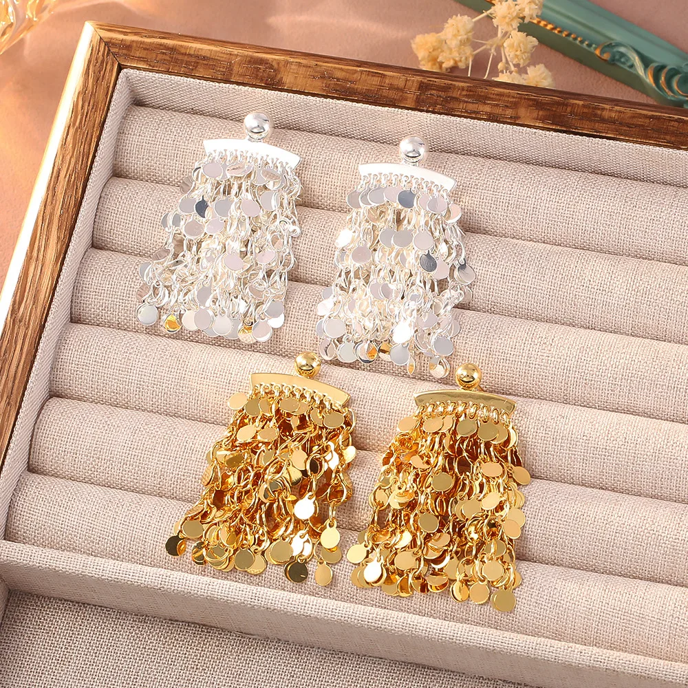 High-end cold style long tassel earrings, light luxury temperament, metal style sequin earrings, fashionable and elegant earring
High-end cold style long tassel earrings, light luxury temperament, metal style sequin earrings, fashionable and elegant earring
