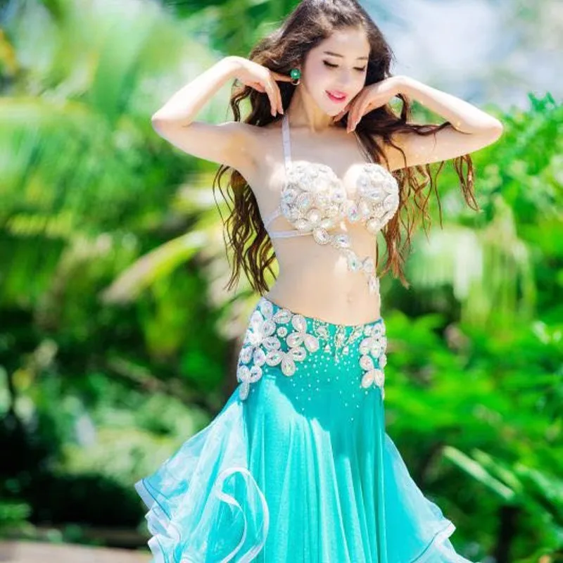 customized belly dance performance costumen set bras big swing skirt green indian clothes women samba carnival costumes 
customized belly dance performance costumen set bras big swing skirt green indian clothes women samba carnival costumes