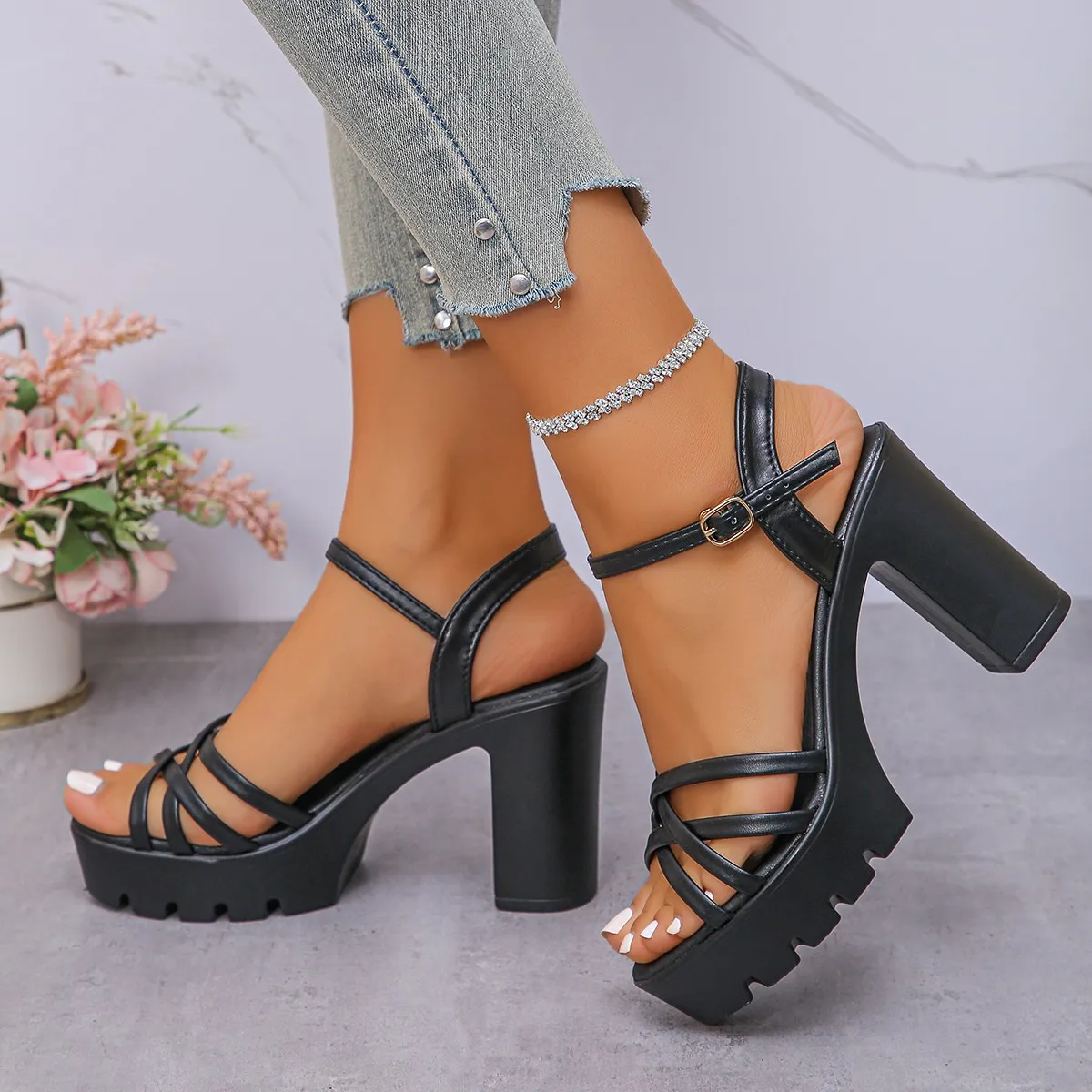 Women's Thick Heel Sandals Summer New Word with Thick Sole Anti-slip Wear-resistant High Heels Women Sandals
Women's Thick Heel Sandals Summer New Word with Thick Sole Anti-slip Wear-resistant High Heels Women Sandals