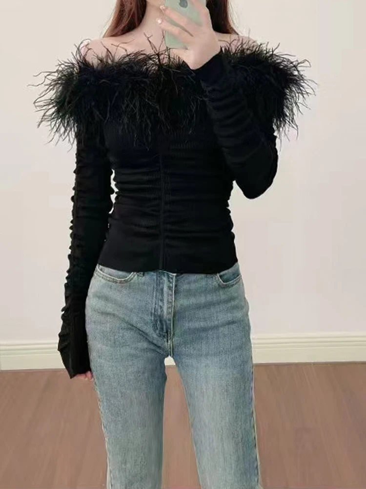 Black ostrich feather trim off-the-shoulder pleated slim-fit top, a stylish and elegant knitted long-sleeved top for women.
Black ostrich feather trim off-the-shoulder pleated slim-fit top, a stylish and elegant knitted long-sleeved top for women.
