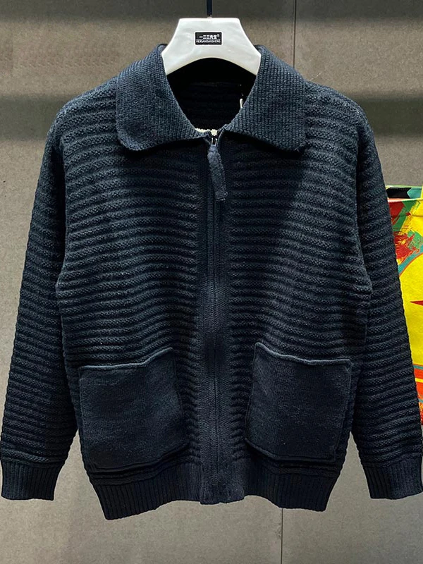 Мужской вязаный кардиган-пальто в американском ретро-стиле большого размера, осенне-зимняя новинка, легкий, с высоким воротником, для комфортного ношения
Мужской вязаный кардиган-пальто в американском ретро-стиле большого размера, осенне-зимняя новинка, легкий, с высоким воротником, для комфортного ношения