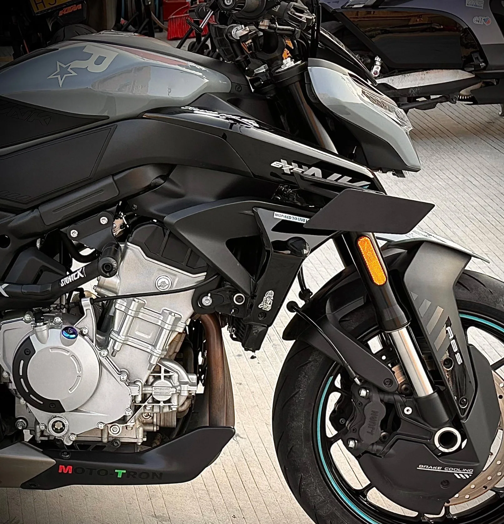 FOR CF675NK 675NK 2025-2026 Motorcycle Motorcycle Side Flank Fairway Accessrioes Body Left Right Wind Wings 675 NK 2025+ Fairway
FOR CF675NK 675NK 2025-2026 Motorcycle Motorcycle Side Flank Fairway Accessrioes Body Left Right Wind Wings 675 NK 2025+ Fairway
