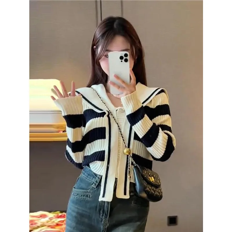 Striped Knitted Cardigan Autumn and Winter New Fashion Peter Pan Collar Versatile Sweater Design Sense Niche Long Sleeved Top
Striped Knitted Cardigan Autumn and Winter New Fashion Peter Pan Collar Versatile Sweater Design Sense Niche Long Sleeved Top