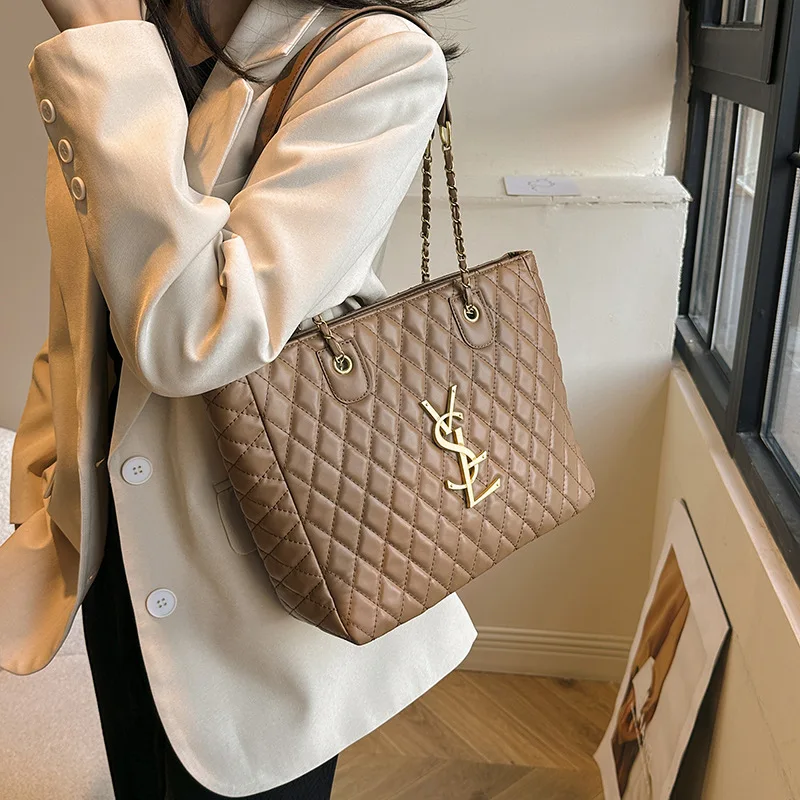 2026 New Women's Elegant Quilted Chain Large Capacity Shoulder Bag, Minimalist Fashion Tote Crossbody Purse for Underarm Carry, Versatile Daily Essential Accessory with Premium Texture
2026 New Women's Elegant Quilted Chain Large Capacity Shoulder Bag, Minimalist Fashion Tote Crossbody Purse for Underarm Carry, Versatile Daily Essential Accessory with Premium Texture