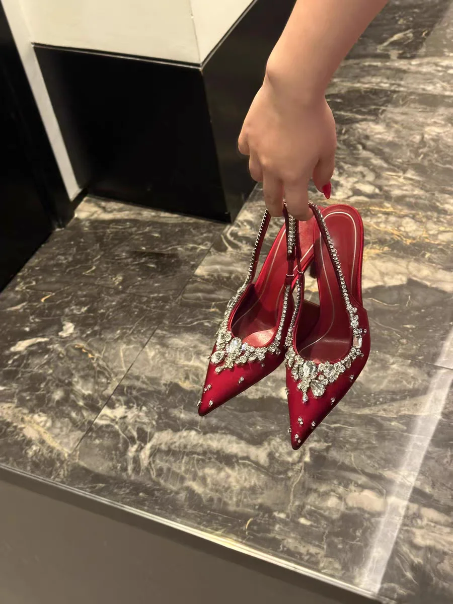 Satin Crystal Wedding Women Shoes Sexy Pointy Toe Slingback Runway 2026 Spring Summer Pumps Slip On Shallow Cut Out Heels
Satin Crystal Wedding Women Shoes Sexy Pointy Toe Slingback Runway 2026 Spring Summer Pumps Slip On Shallow Cut Out Heels