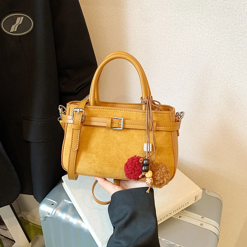 Корейская версия, простые однотонные женские сумки, новинка 2023 года, осенние матовые винтажные сумки-мессенджеры, повседневная универсальная сумка на плечо
Корейская версия, простые однотонные женские сумки, новинка 2023 года, осенние матовые винтажные сумки-мессенджеры, повседневная универсальная сумка на плечо