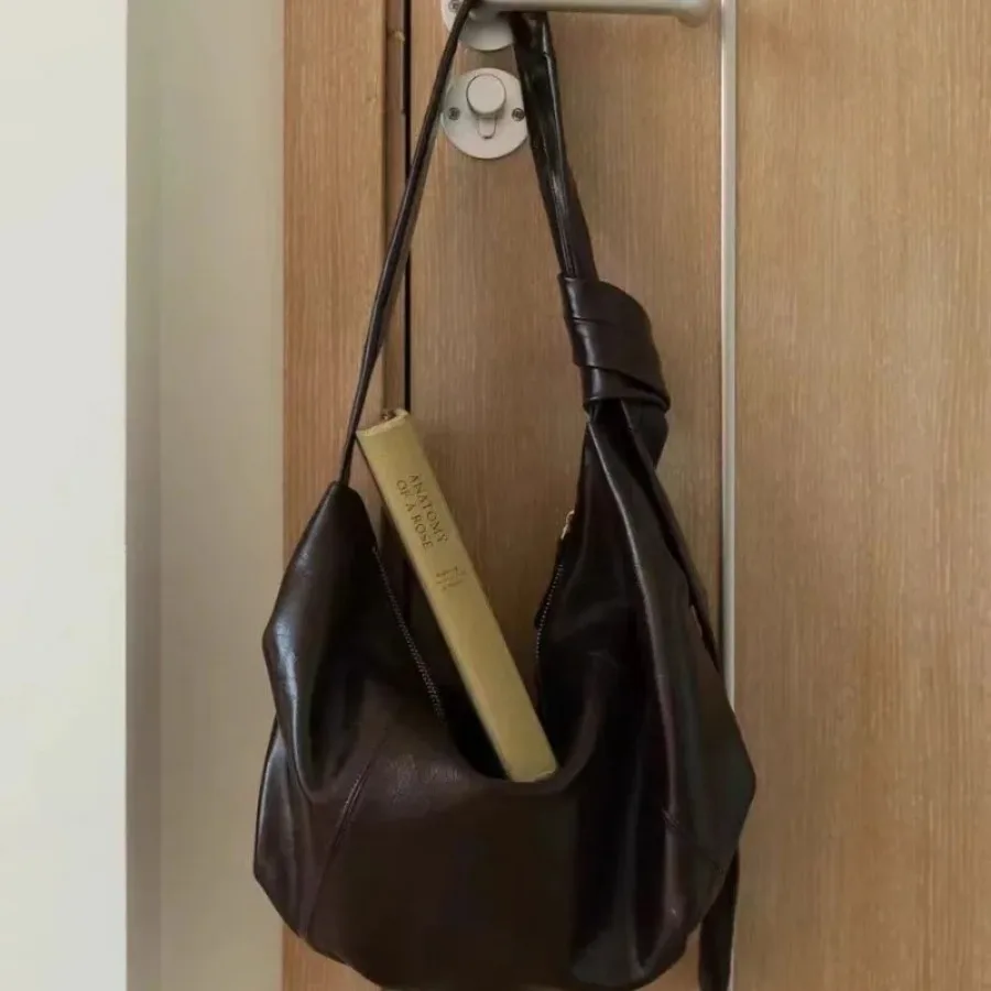 Summer senior retro dumpling women's bag fashion simple oil leather texture single shoulder crossbody bag retro croissant bags
Summer senior retro dumpling women's bag fashion simple oil leather texture single shoulder crossbody bag retro croissant bags