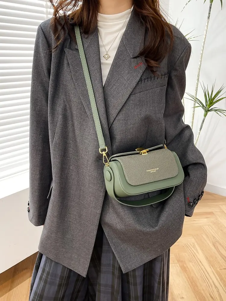 Luxury Women's Shoulder Bag Made Of Rainbow-Printed Leather Boasting Paris Vintage Look
Luxury Women's Shoulder Bag Made Of Rainbow-Printed Leather Boasting Paris Vintage Look