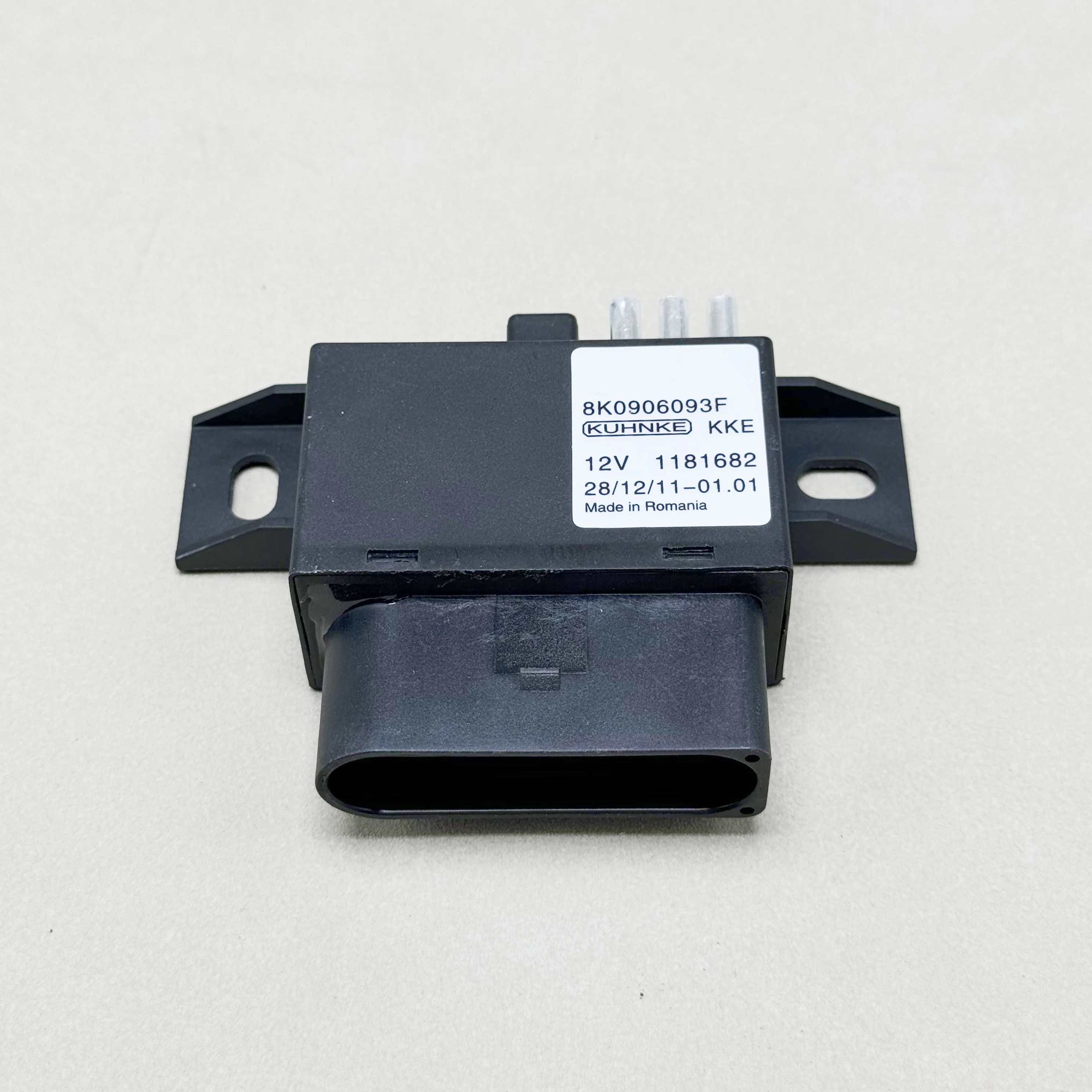 8K0906093F 8K0906093D 8K0906093H Fuel Pump Control Module Fuel Pump Control Unit For Audi A4 A5 S4 S5 Q5 2.0T 3.2L Auto Parts
8K0906093F 8K0906093D 8K0906093H Fuel Pump Control Module Fuel Pump Control Unit For Audi A4 A5 S4 S5 Q5 2.0T 3.2L Auto Parts