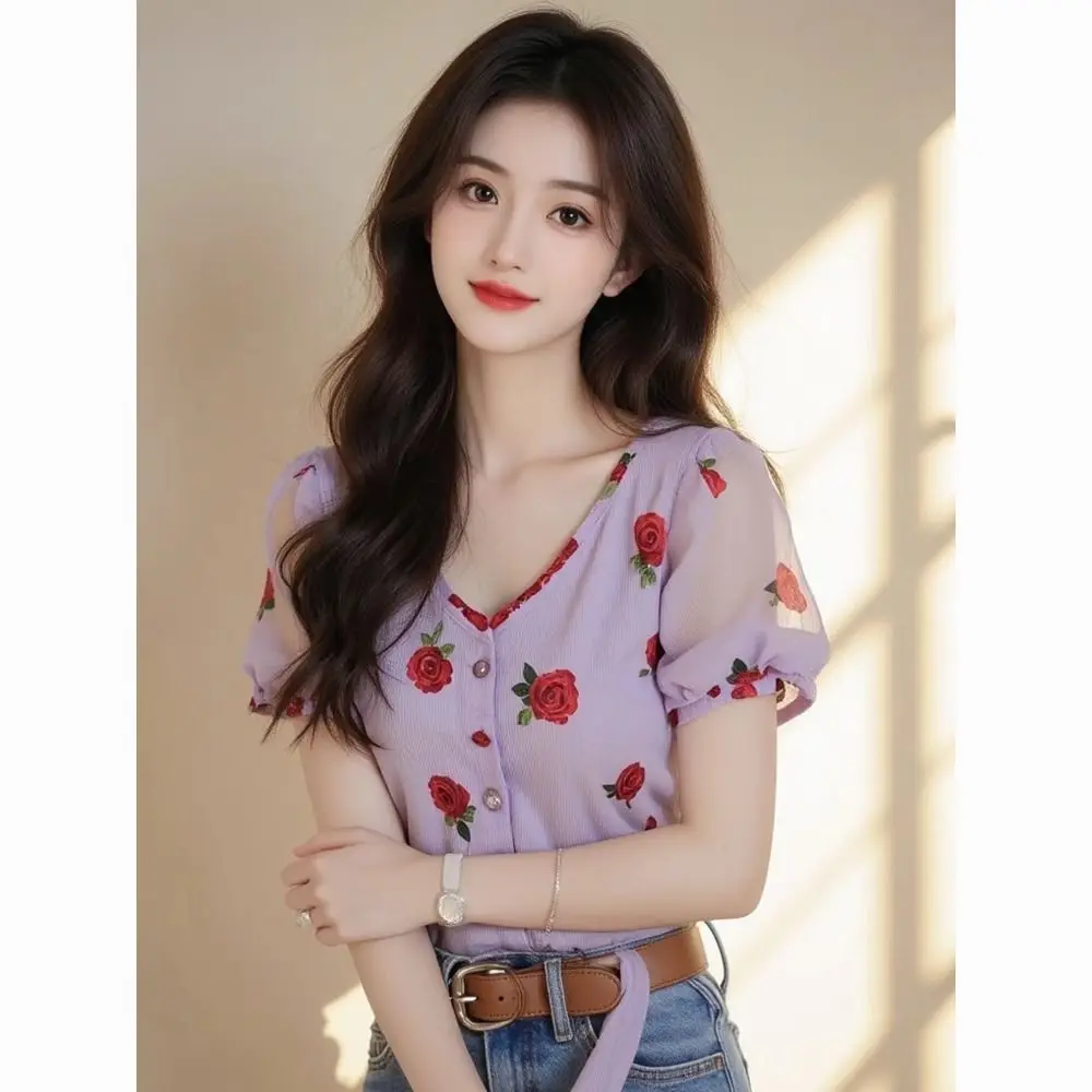 Purple Rose Printed V-neck Short-sleeved Shirt for Women 2025 Summer Puff Sleeve Temperament Top
Purple Rose Printed V-neck Short-sleeved Shirt for Women 2025 Summer Puff Sleeve Temperament Top