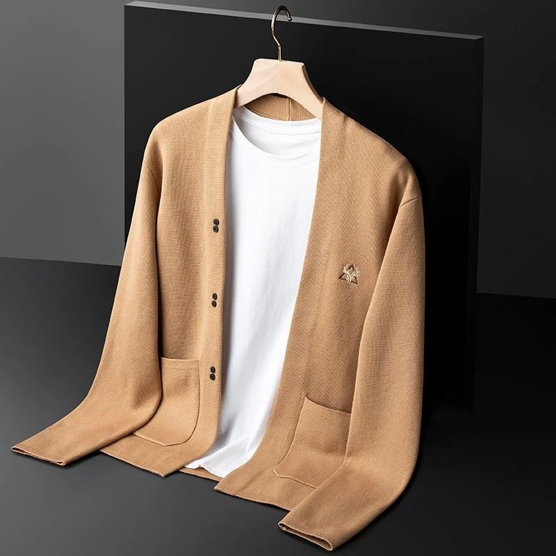 quality exquisite deer head embroidery High knitted cardigan sweater men's 2023 spring and autumn new fashion Korean casual coat
quality exquisite deer head embroidery High knitted cardigan sweater men's 2023 spring and autumn new fashion Korean casual coat