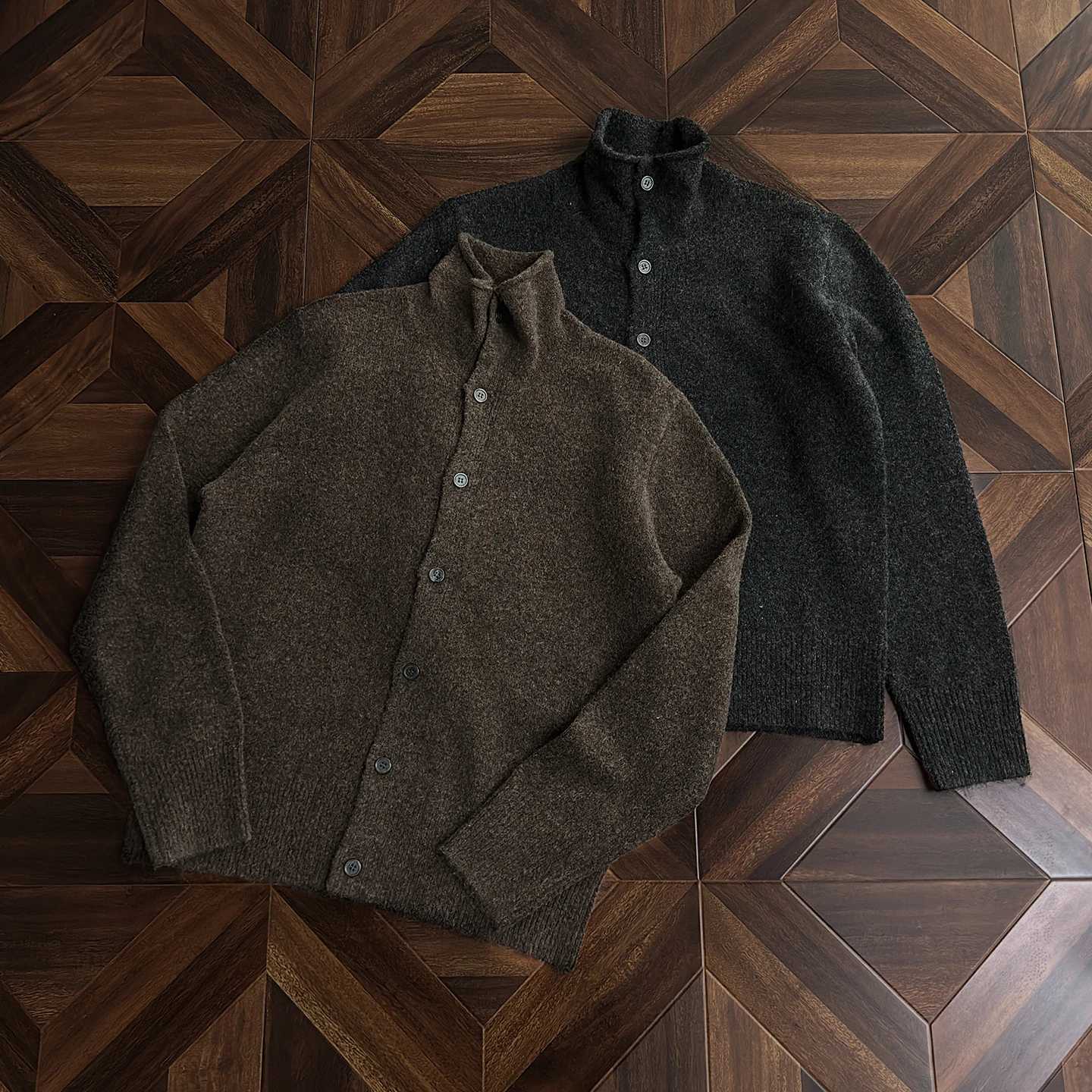 Vintage Button-Up Knitwear Men's Loose Fit Long Sve High Collar Cardigan Soft Pure Color Spring Casual Warm Outerwear
Vintage Button-Up Knitwear Men's Loose Fit Long Sve High Collar Cardigan Soft Pure Color Spring Casual Warm Outerwear