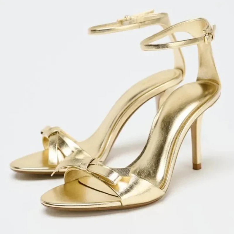 Золотые пикантные брендовые сандалии, женские туфли-лодочки с бантом и полым ремешком на щиколотке, женские модные дизайнерские туфли на тонком высоком каблуке для банкета и вечеринки
Золотые пикантные брендовые сандалии, женские туфли-лодочки с бантом и полым ремешком на щиколотке, женские модные дизайнерские туфли на тонком высоком каблуке для банкета и вечеринки