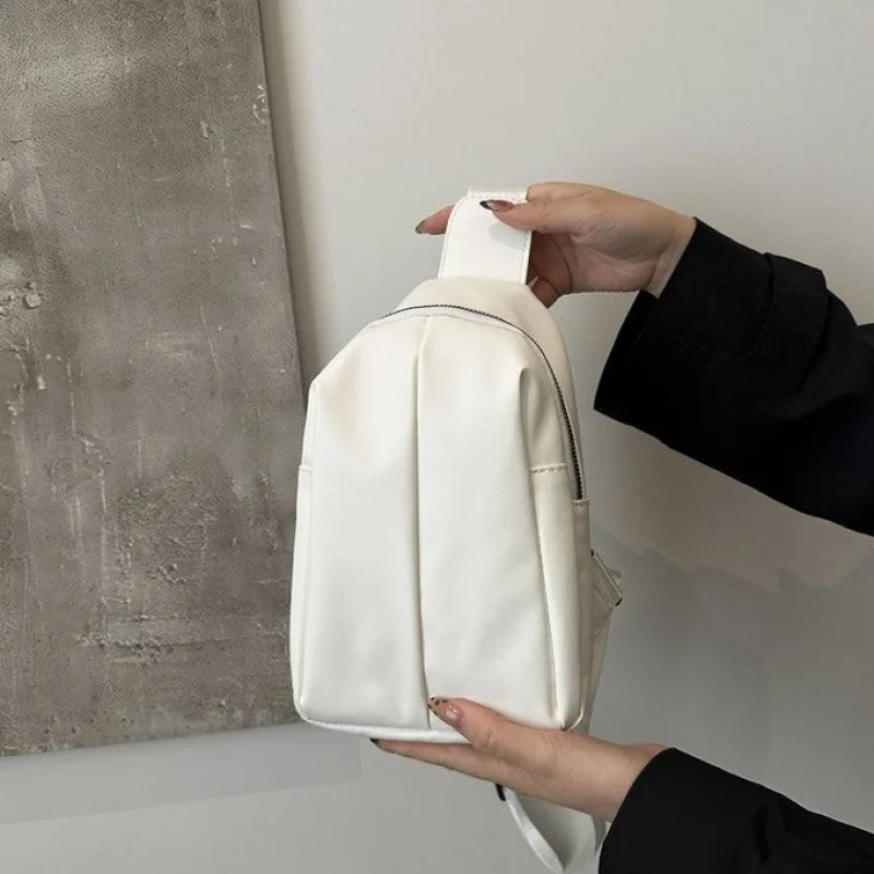 Модная роскошная кожаная женская сумка-тоут, известная дизайнерская классическая элегантная сумка через плечо, винтажная повседневная сумка с детализацией
Модная роскошная кожаная женская сумка-тоут, известная дизайнерская классическая элегантная сумка через плечо, винтажная повседневная сумка с детализацией 