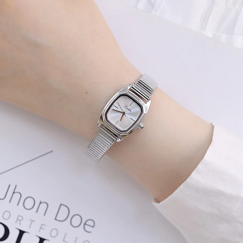 2024 Fashion Golden Ladies Watch Quartz Stainless Steel Simple Women Watches Small Square Casual Watch Women
2024 Fashion Golden Ladies Watch Quartz Stainless Steel Simple Women Watches Small Square Casual Watch Women