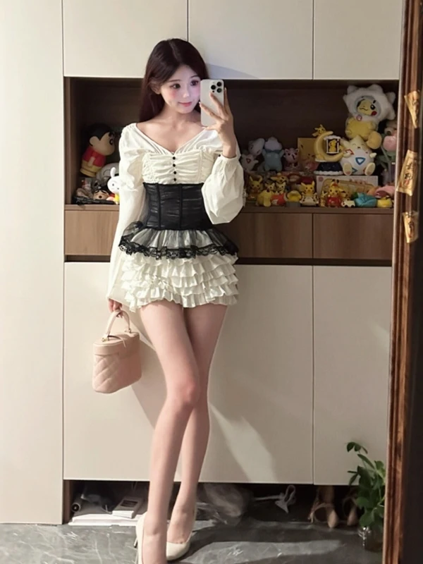 Комплект из юбки и футболки Ele V-ne: комфортный, средней плотности, универсальный крой, для осеннего сезона, для свиданий
Комплект из юбки и футболки Ele V-ne: комфортный, средней плотности, универсальный крой, для осеннего сезона, для свиданий