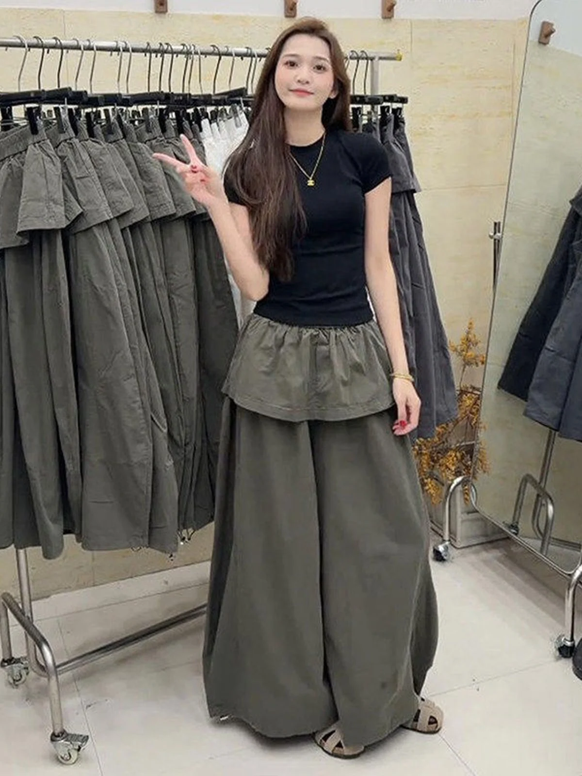 Unique Summer Fashion Set High Waist Cover Hip Wide Leg Pants Short Sleeve Slim Fit T-Shirt Non-Repeating Style Hot Girl Outfit
Unique Summer Fashion Set High Waist Cover Hip Wide Leg Pants Short Sleeve Slim Fit T-Shirt Non-Repeating Style Hot Girl Outfit
