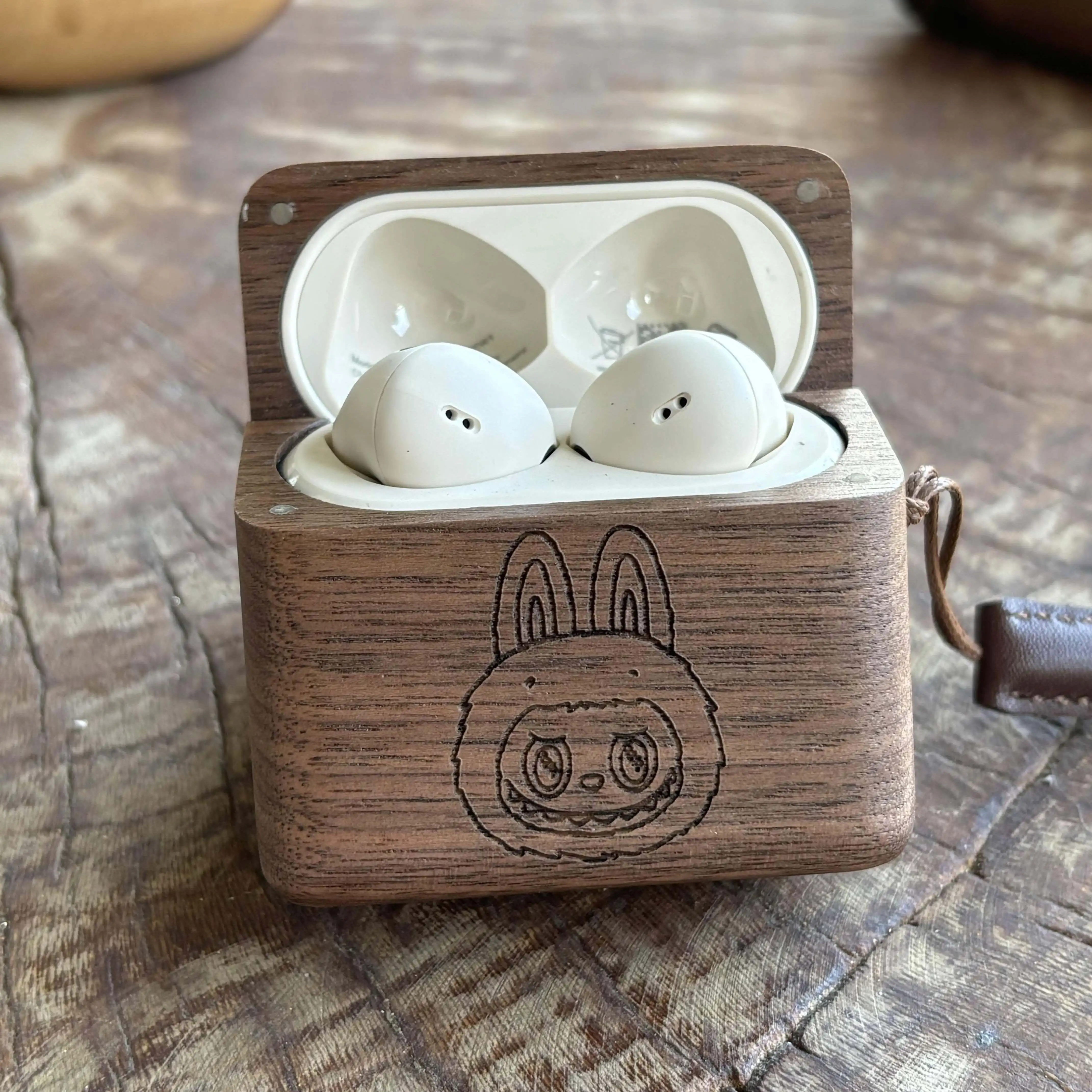 Premium Walnut Wood Protective Case for Sennheiser ACCENTUM Open – Handmade Wooden Earbuds Cover
Premium Walnut Wood Protective Case for Sennheiser ACCENTUM Open – Handmade Wooden Earbuds Cover