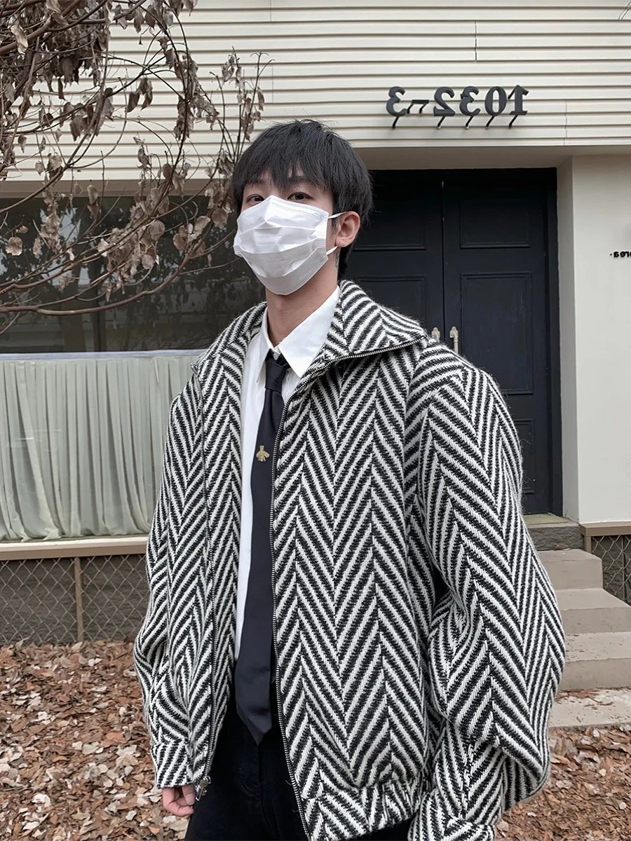 Мужской шерстяной пиджак в ретро-американском стиле с наплечниками и твидовым узором, модная верхняя одежда для весны и осени
Мужской шерстяной пиджак в ретро-американском стиле с наплечниками и твидовым узором, модная верхняя одежда для весны и осени