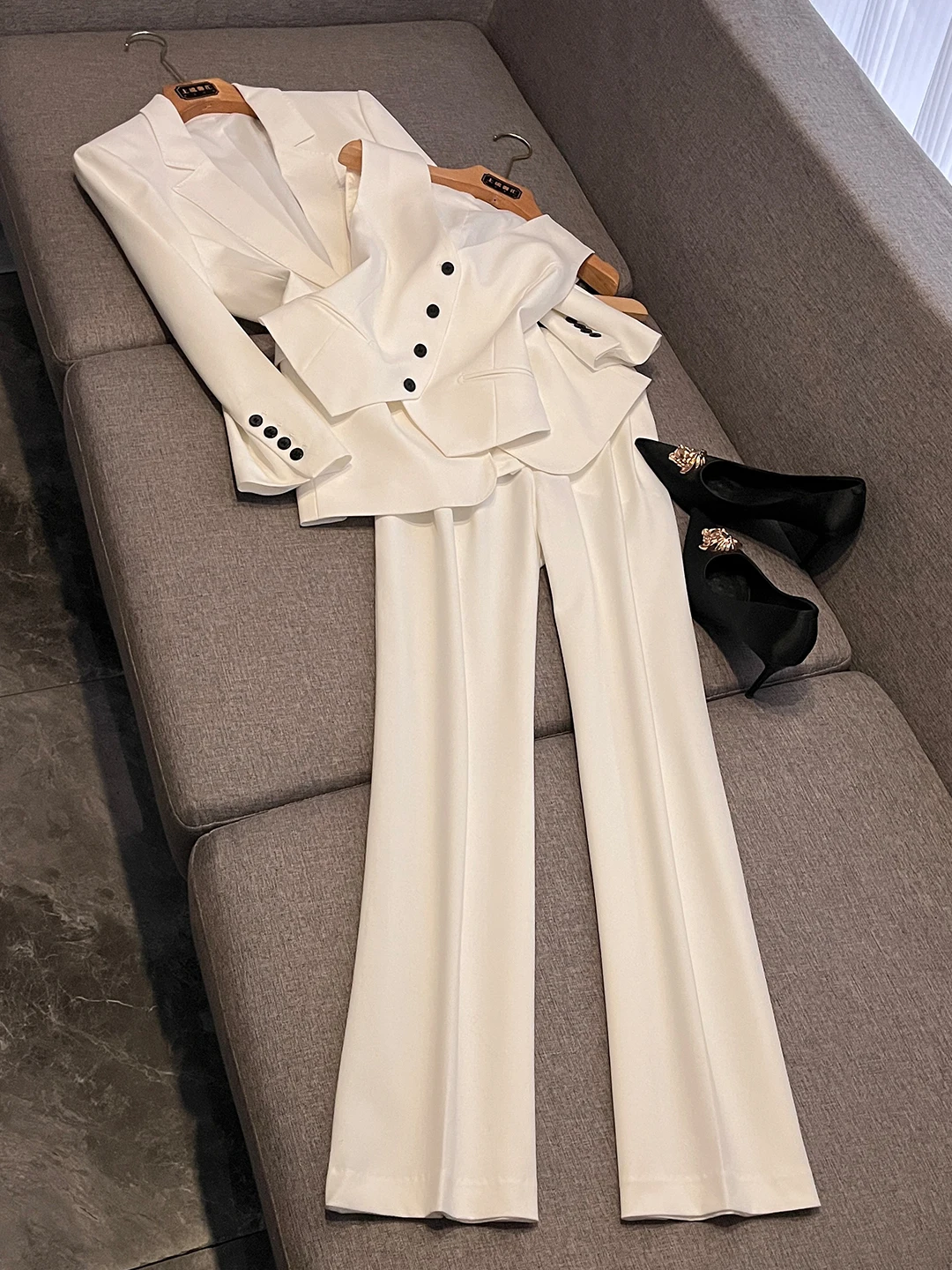 Ele простой белый костюм, комплект футболок, женский жилет, широкие брюки, ансамбль BX503, Новое зимнее поступление, модный китайский комплект...
Ele простой белый костюм, комплект футболок, женский жилет, широкие брюки, ансамбль BX503, Новое зимнее поступление, модный китайский комплект...