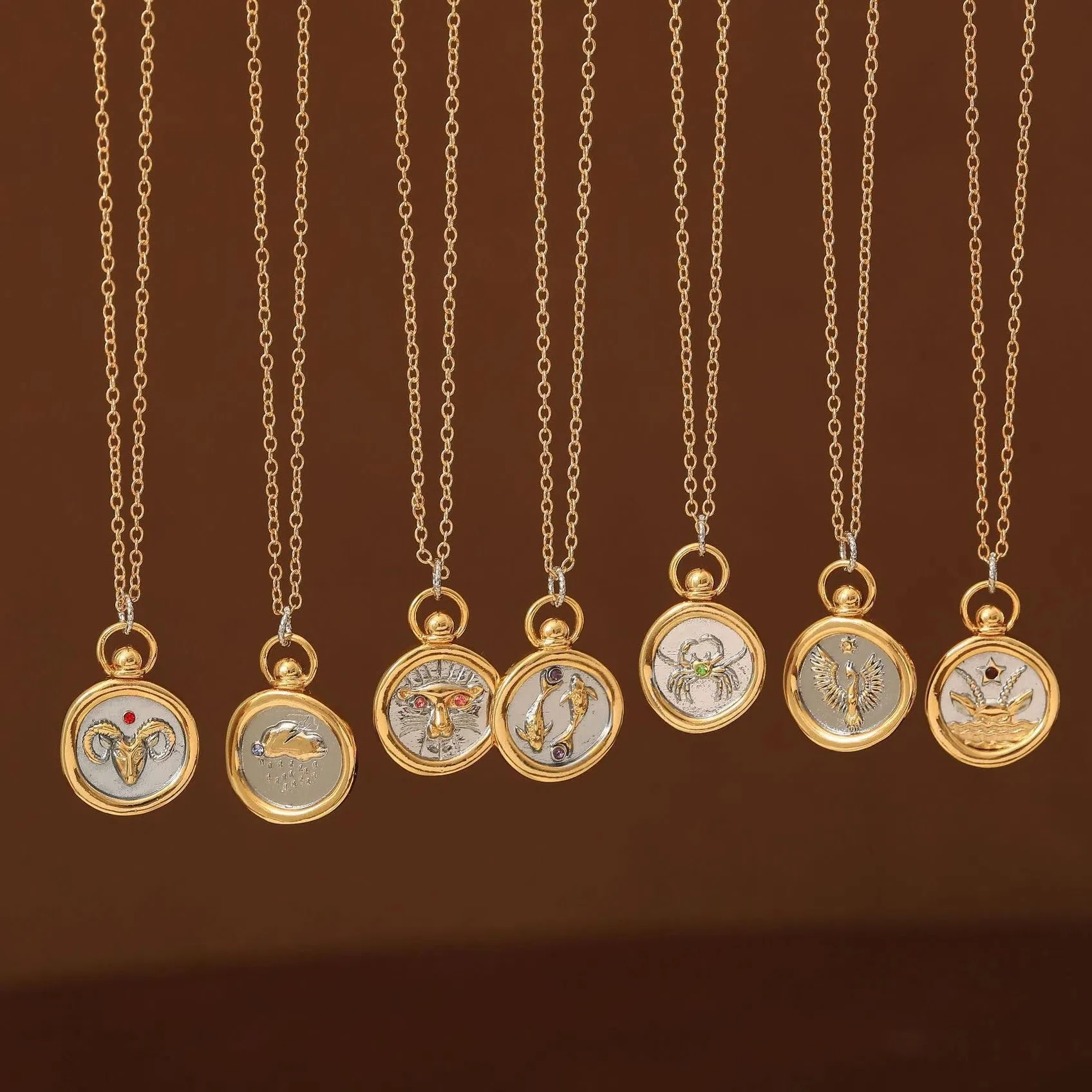 A Constellation Seal Color-preserving Cast Necklace with 18K Gold Plating and Contrasting Colors of the Twelve Constellations
A Constellation Seal Color-preserving Cast Necklace with 18K Gold Plating and Contrasting Colors of the Twelve Constellations