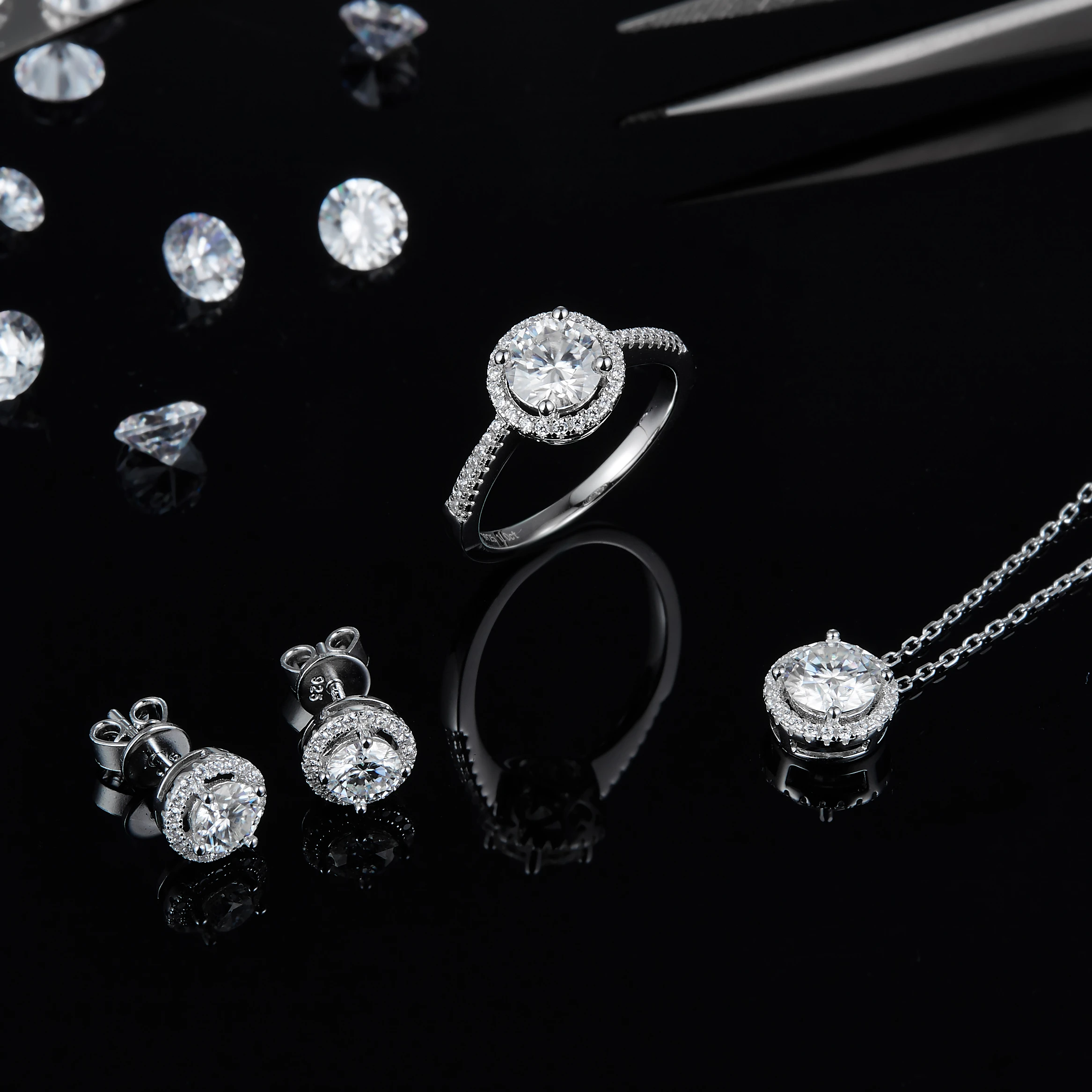 Moissanite Bridal Jewelry Set - 4 Pieces Including Ring, Necklace, Earrings & Bracelet
Moissanite Bridal Jewelry Set - 4 Pieces Including Ring, Necklace, Earrings & Bracelet