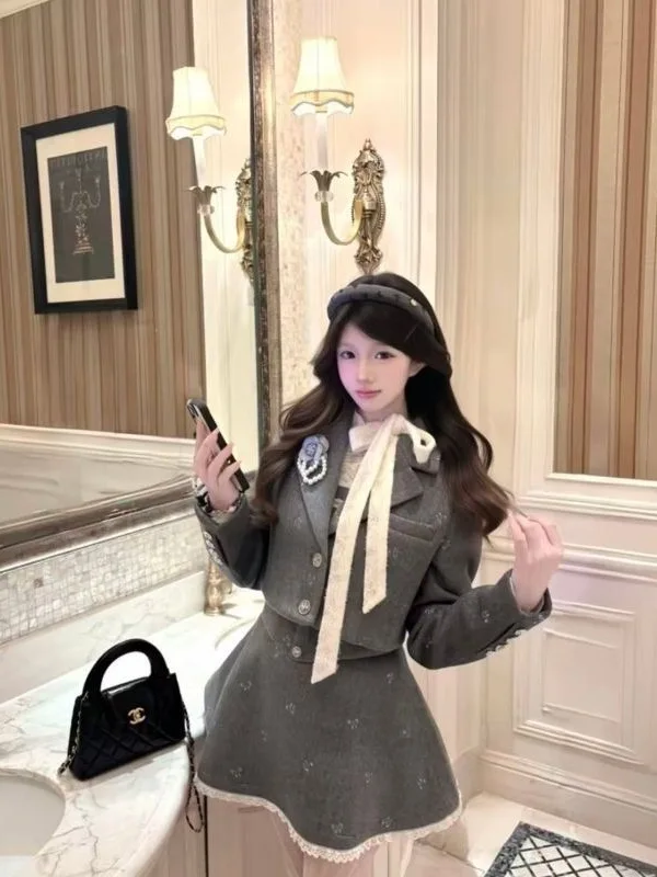 Шерстяное пальто Miss Study Abroad с кружевными вставками, высокая талия, зимний модный комплект для женщин, длинный рукав, молния, французский стиль
Шерстяное пальто Miss Study Abroad с кружевными вставками, высокая талия, зимний модный комплект для женщин, длинный рукав, молния, французский стиль