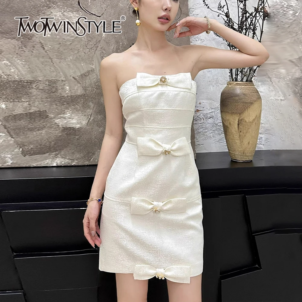 TWOTWINSTYLE Solid Sexy Patchwork Bowknot Dress For Women Strapless Sleeveless High Waist Slimming Mini Dresses Female KDR507350
TWOTWINSTYLE Solid Sexy Patchwork Bowknot Dress For Women Strapless Sleeveless High Waist Slimming Mini Dresses Female KDR507350