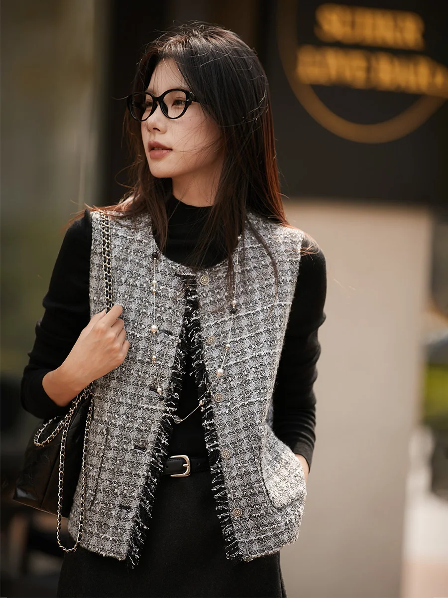 Жилет из тяжелой шерстяной смеси Ele round Ne Camere, серия Xhange Night Color Overture, теплая верхняя одежда для женщин
Жилет из тяжелой шерстяной смеси Ele round Ne Camere, серия Xhange Night Color Overture, теплая верхняя одежда для женщин