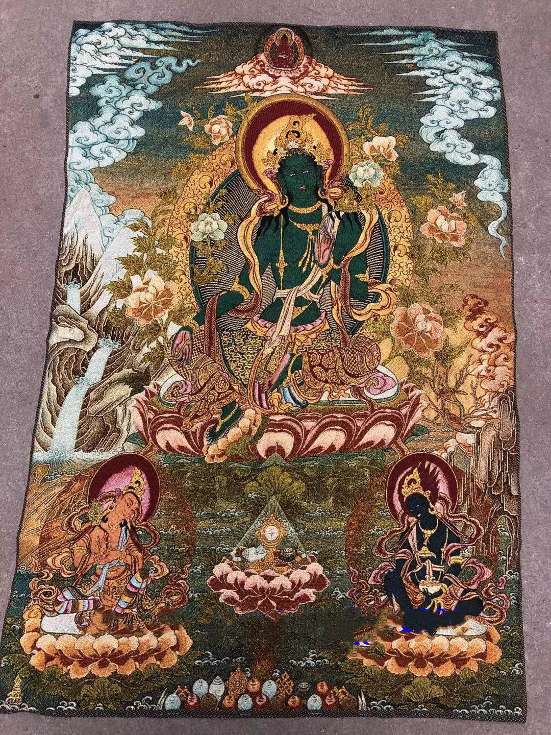 36"Tibetan Silk Hand Embroidery Buddha of Nepal Thangka Green Tara Mural Statue
36"Tibetan Silk Hand Embroidery Buddha of Nepal Thangka Green Tara Mural Statue