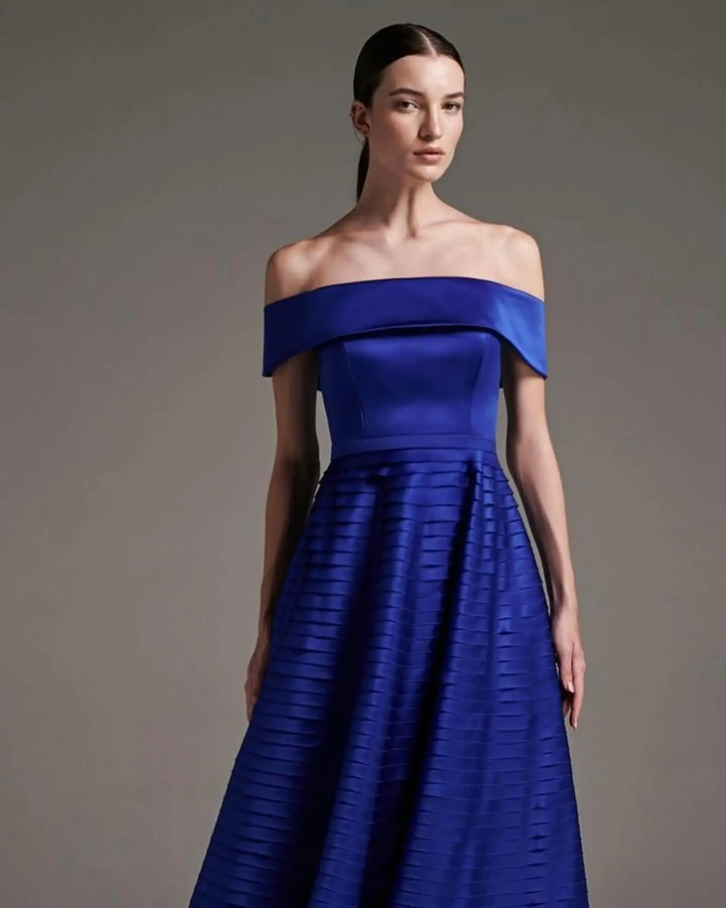 Customized Temperament Boat Neck Off the Shoulder Evening Dresses Classic Short Sleeves Pleats Vestido De Festa Vestido De Noche
Customized Temperament Boat Neck Off the Shoulder Evening Dresses Classic Short Sleeves Pleats Vestido De Festa Vestido De Noche