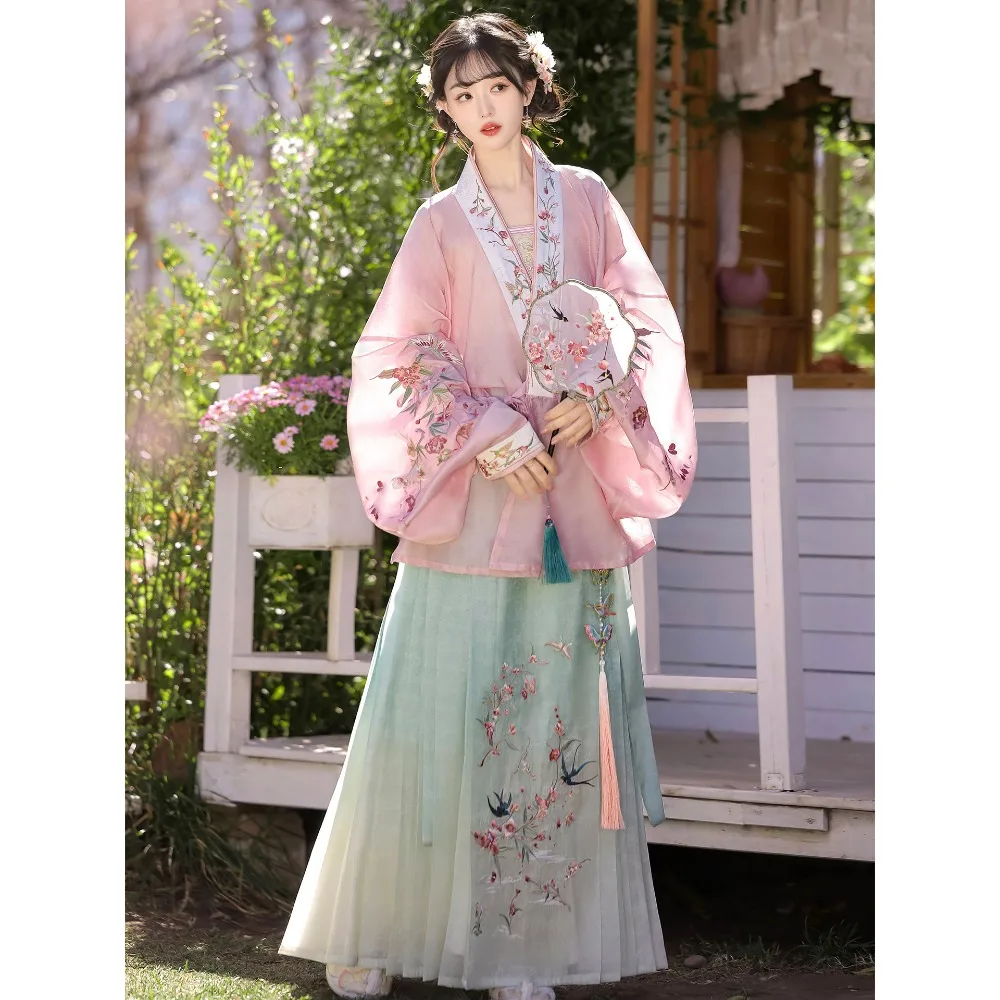 Summer Ming Hanfu Set Cross Lapel Pipa Sleeves Embroidered Mamian Skirt Daily Wear
Summer Ming Hanfu Set Cross Lapel Pipa Sleeves Embroidered Mamian Skirt Daily Wear