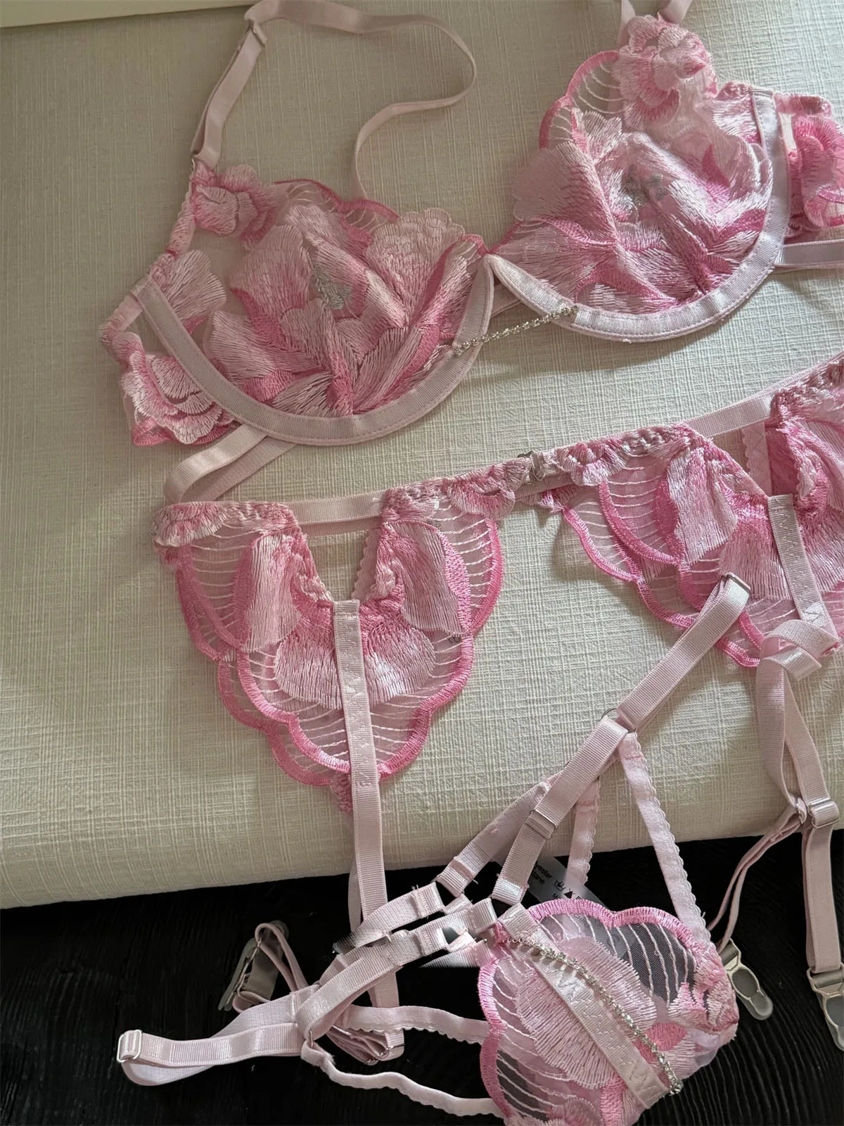 Large breasts show small lingerie women push up underwear lace sexy thin section up support bra set three-piece set bras
Large breasts show small lingerie women push up underwear lace sexy thin section up support bra set three-piece set bras