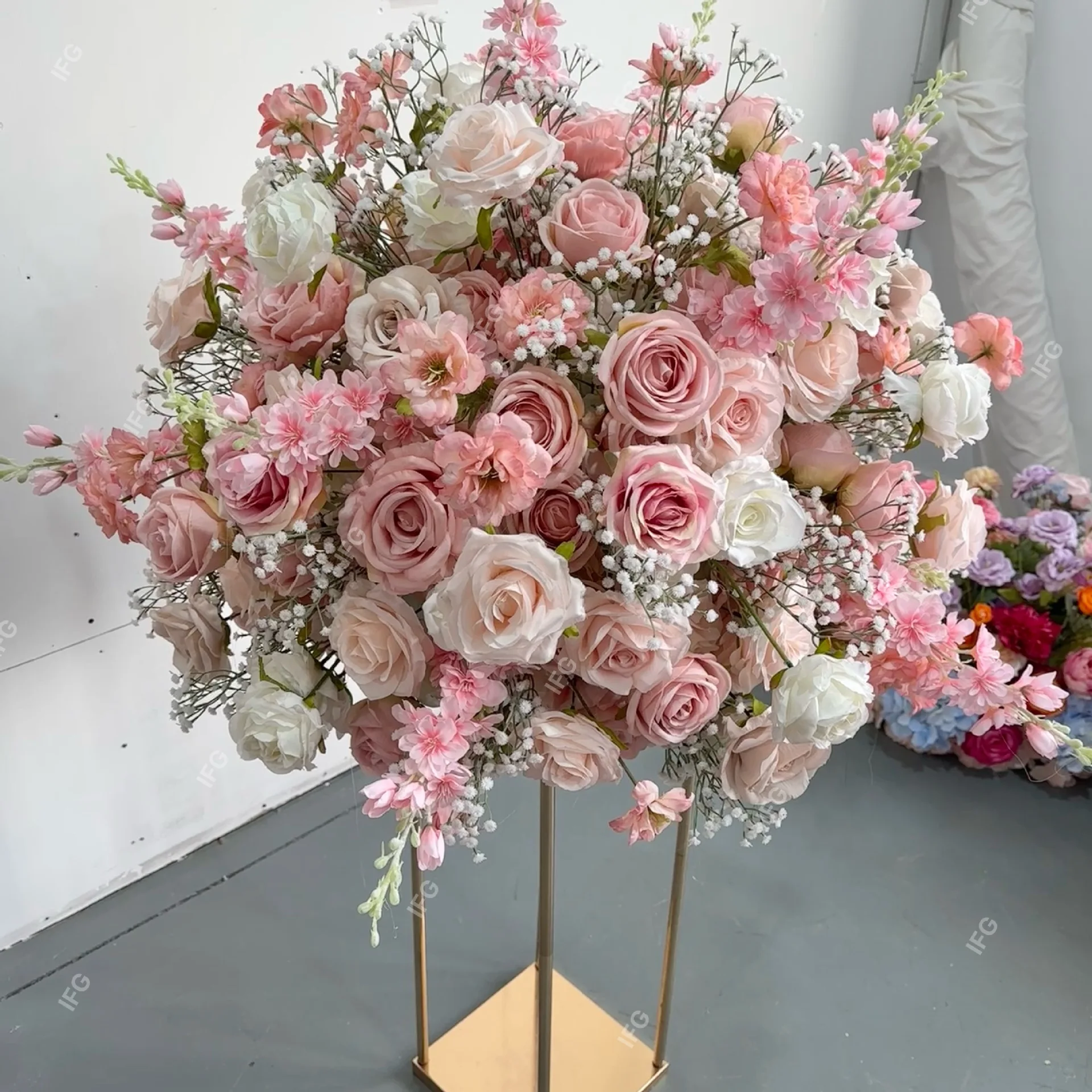 Wedding design simulation flower ball shape hotel KTV shop display pink 60cm table flower
Wedding design simulation flower ball shape hotel KTV shop display pink 60cm table flower