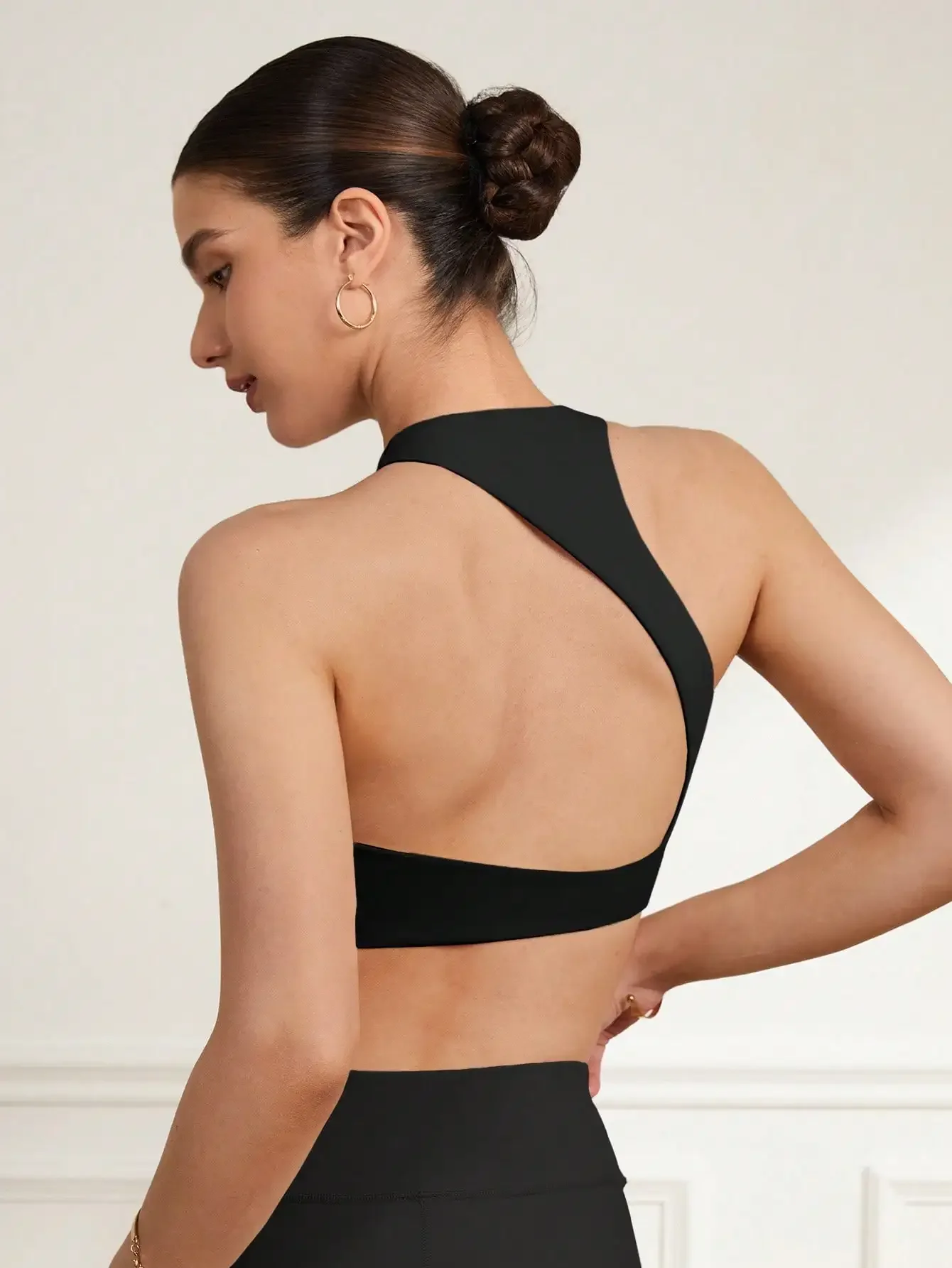 Activina Women's Solid Color Halter Neck Backless Sports Bra
Activina Women's Solid Color Halter Neck Backless Sports Bra