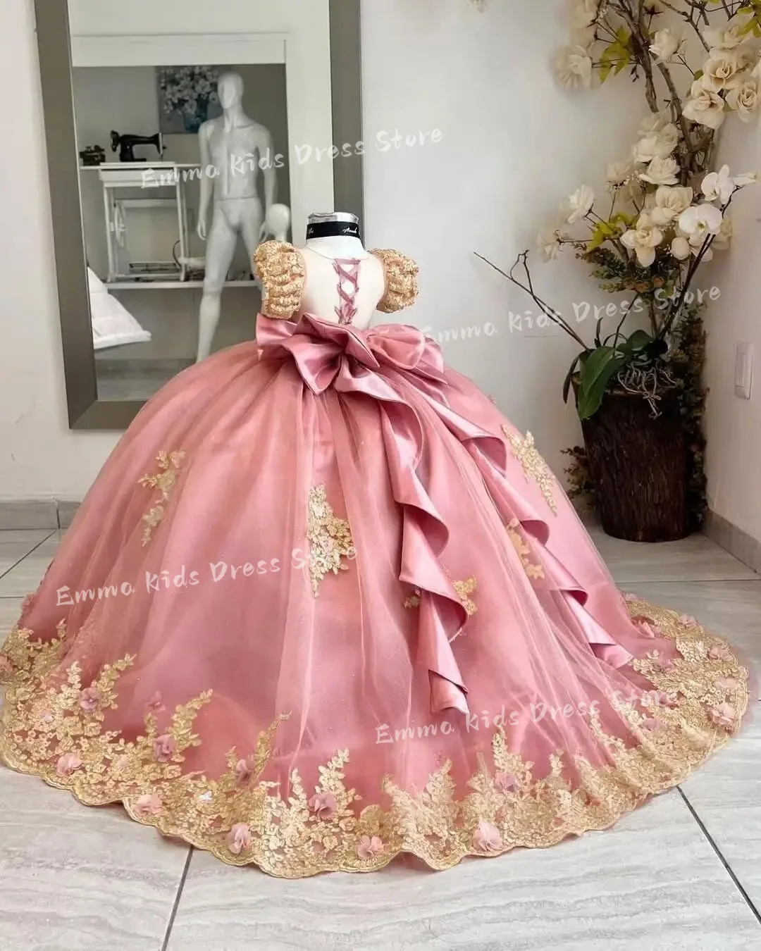 Custom New Pink Flower Girl Dress for Weddings, with Gold Lace Bow Decoration, Princess Style Baby Girl Birthday Party Dress
Custom New Pink Flower Girl Dress for Weddings, with Gold Lace Bow Decoration, Princess Style Baby Girl Birthday Party Dress