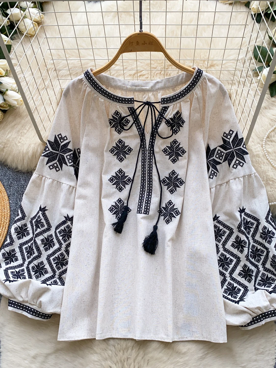 Bohemian Style Heavy Embroidery Belted Lantern Sleeve Shirt Women's Loose Fitting Summer Slimming Top Korean Version
Bohemian Style Heavy Embroidery Belted Lantern Sleeve Shirt Women's Loose Fitting Summer Slimming Top Korean Version